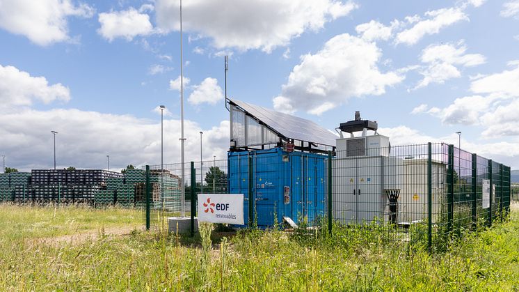 Installation Batteriespeicher mit 1,3 Megawatt Leistung bei Hasseröder / Wernigerode (AB InBev) durch EDF Renewables Deutschland