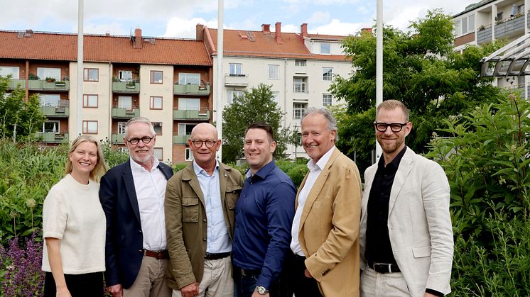 Från vänster:  Mia Berling, Anders Berling AB, Mats Österborg, advokat som företrädde Anders Berling AB, Anders Berling, Anders Berling AB, Theodor Alexandris, Riksbyggen, Bruno Petersson, ordförande HFAB, Christian Kylin, vd HFAB.