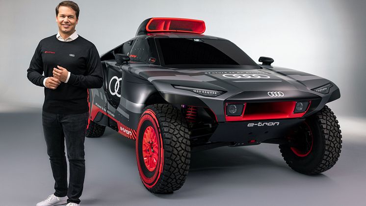 Audi RS Q e-tron og Julius Seebach, adm direktør for Audi Sport
