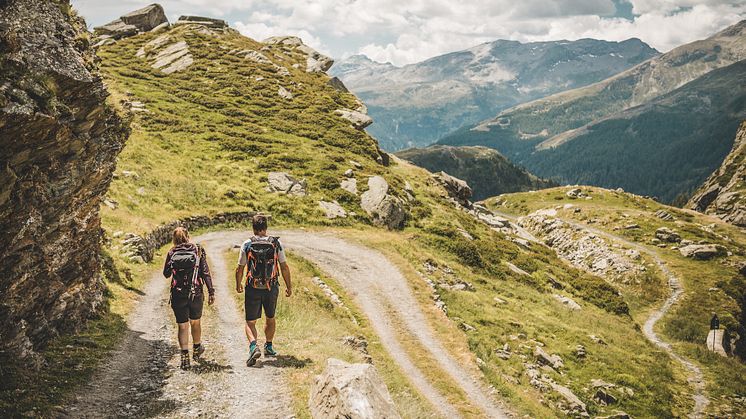 Unterwegs auf den alten Roemerpfaden der ViaSpluga © Schweiz Tourismus By-Line swiss-image.ch Ivo Scholz