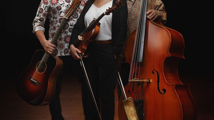 sessions_trio_22_april_2024_0019-Enhanced-NR_edit_01__high.jpg