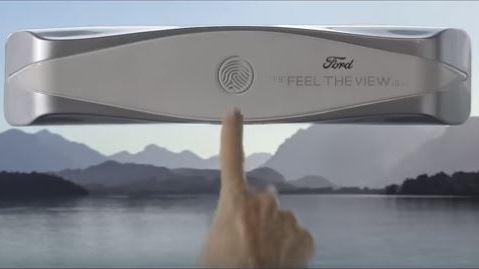 Prototyp eines intelligenten Autofensters visualisiert die vorbeiziehende Landschaft für blinde und sehbehinderte Menschen