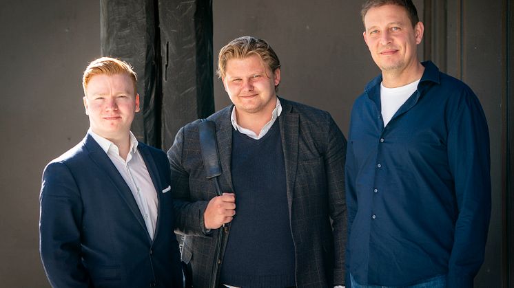 I sommeren 2020 fik en konsulent hos den kendte betalingstjeneste, Nets, en god ide. Emil Sunesen gik selvstændig og udviklede betalingskonceptet Advisoa, der nu tager kampen op mod de helt store spillere på markedet. Foto: PR.