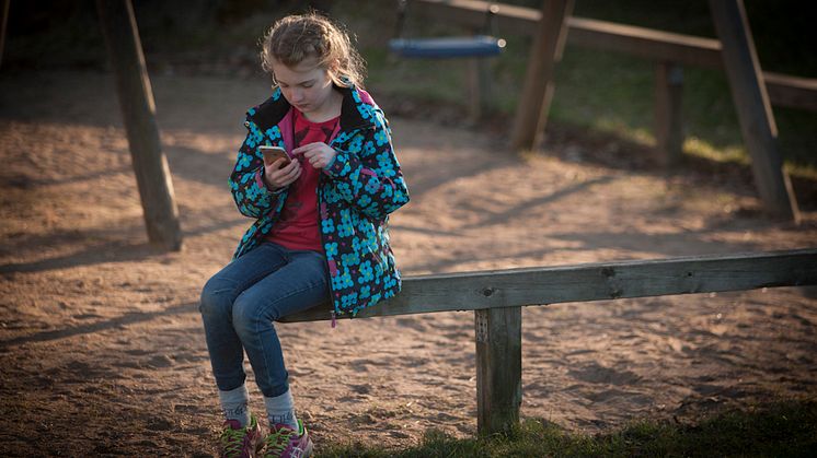 Pressinbjudan: Vem chattar i ditt barns smartphone?
