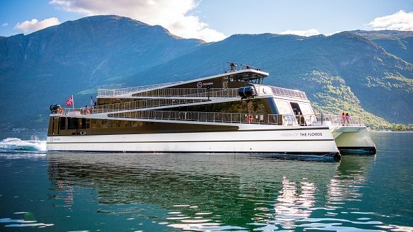 Vision of The Fjords kåres til "Ship of the Year 2016"