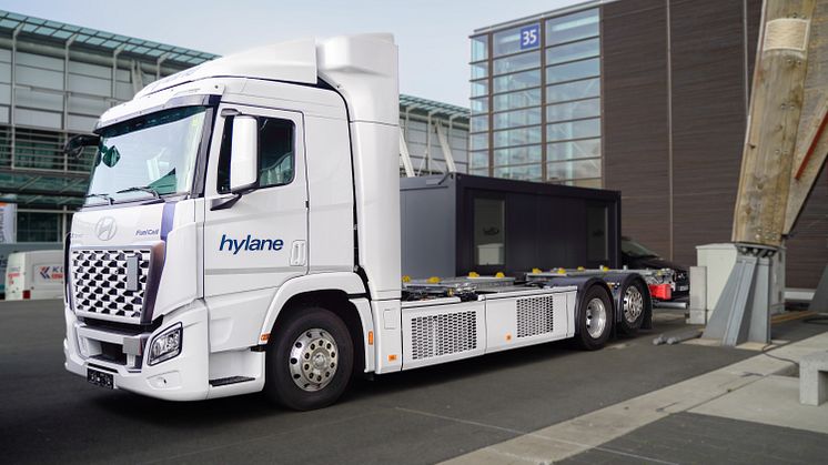 Hyundai 6x2 XCIENT - HE.jpg