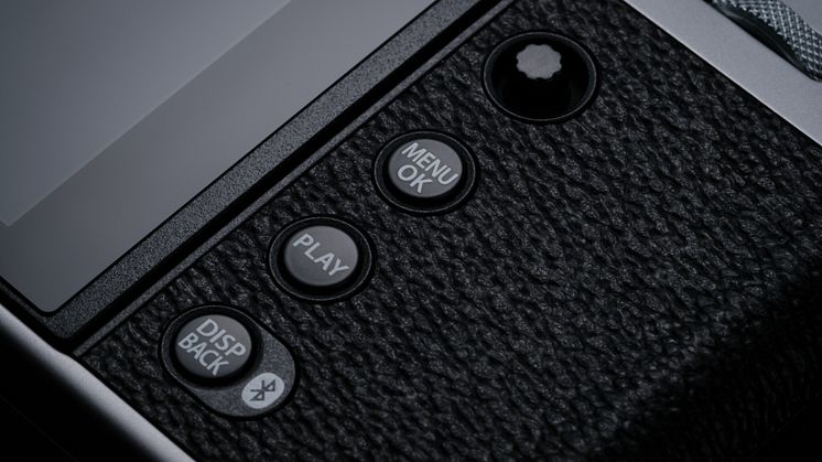 X100VI_black back_10