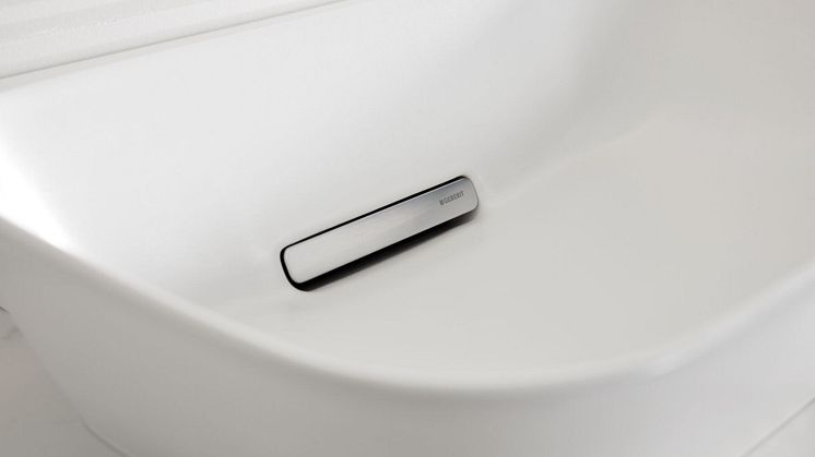 2024 Geberit Mix & Match ONE lay-on horizontal drain white matt close-up_Big Size.jpg