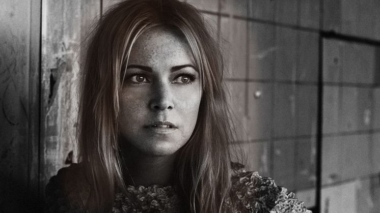 Elin Bell skriver i ren frustration – debutalbum 6 februari