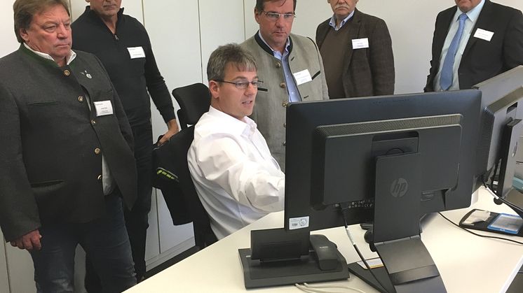 Bürgermeister informieren sich über den Kundenservice am Kundencenter Kolbermoor 