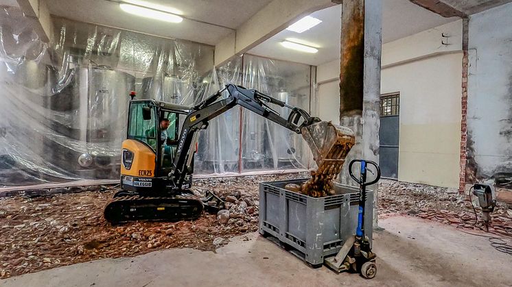 Volvo ECR25 Electric hos kunden Bertani Winery