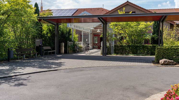 In der Hephata-Klinik in Schwalmstadt gilt aufgrund der steigenden Fallzahlen in der Corona-Pandemie ab Samstag, 17. Oktober, wieder ein Besuchsverbot.