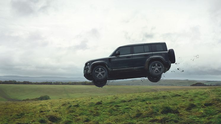New Defender during rehearsals on set of NTTD_01 Copyright 2020 Danjaq LLC and MGM_ All Rights Reserved
