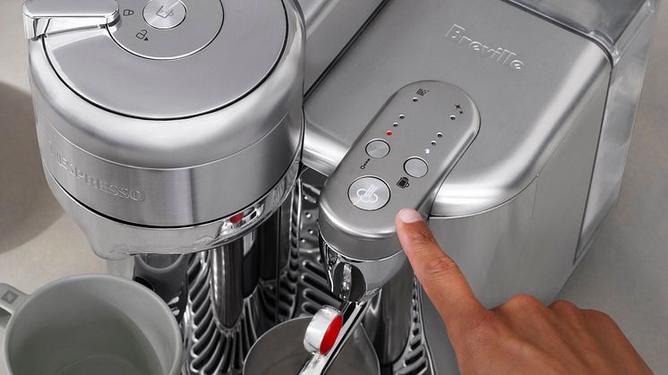 WW_ALL_VL_Vertuo Creatista 2022_Top View Focus Milk Button_V_23-28