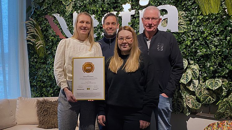 Stolta mottagare av kvalitetsutmärkelsen PQi – Utmärkt Projektkvalitet. Fr v Madeleine Wennerström, projektchef Higab; Robert Börjesson, platschef Vestia; Emilie Granieri, projektledare och Kalle Karlsson, projektledare båda från protek för Higab