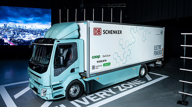 DB Schenker först att köra Volvo Trucks nya elektriska distributionslastbil i daglig trafik