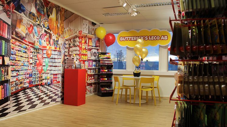 Butterick's Leco Showroom Norwegian Toy House