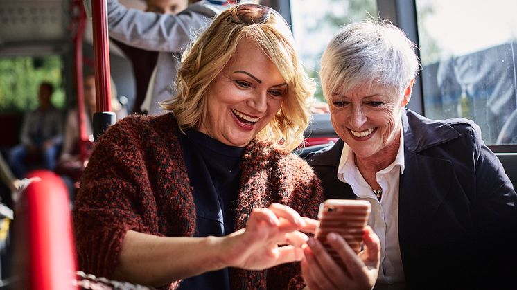 Seite 20 Frauen mit Handy
