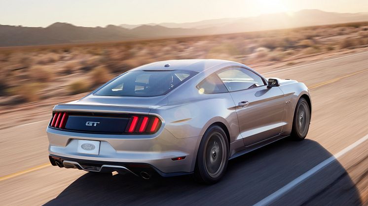 FORD MUSTANG 2015 - 8
