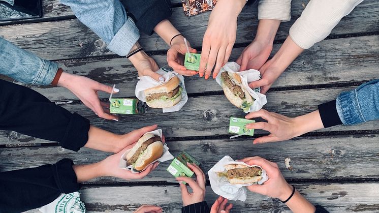 Vegetarisk nudge får elever att välja växtbaserat i storskaligt pilotprojekt