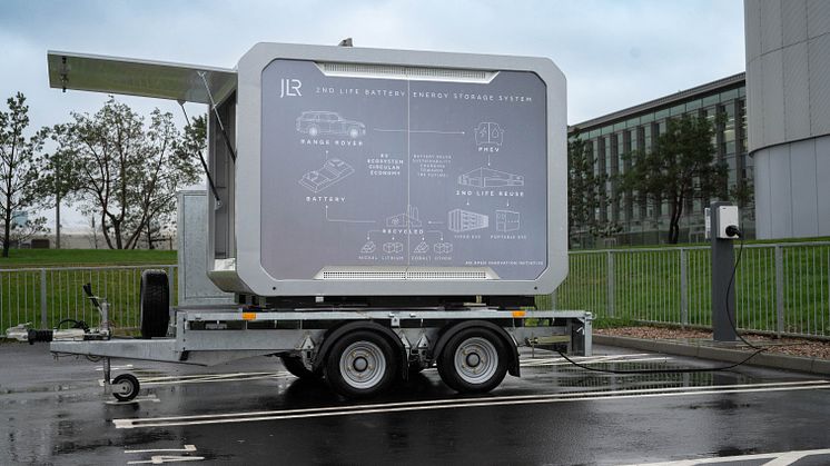  JLR UPPNÅR NOLLUTSLÄPP GENOM ATT LADDA UNDER RESANS GÅNG MED DET FÖRSTA LAGRINGSSYSTEMET FÖR BATTERIENERGI SOM ANVÄNDER SECOND LIFE-BATTERIER FRÅN RANGE ROVER  