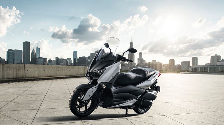 「XMAX ABS」