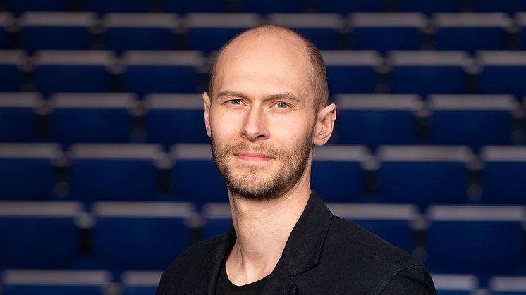 Erik Eje Almqvist är ny redaktör i Bokmässans programgrupp. / Foto: Emmy Jonsson.