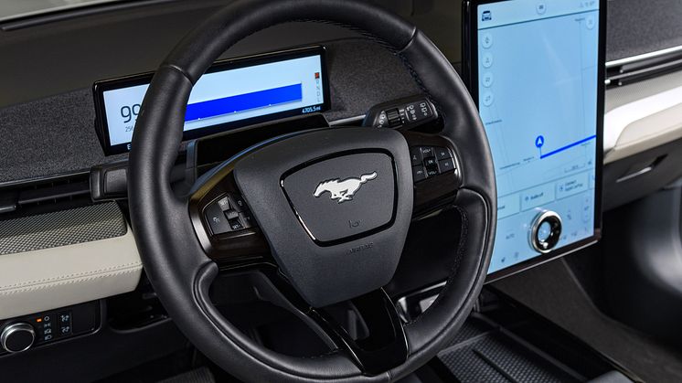 2022FordMustangMach-E_FrostWhite_4