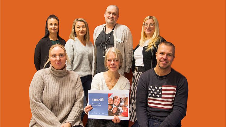 I Tibro kommuns SAMBU-team ingår Marie Fredén, Sylvia Schmid, Pär Fredriksson Beijer, Marieh Blomquist, Angelika Redenhov, Maria Lundin och Henrik Jernetz.