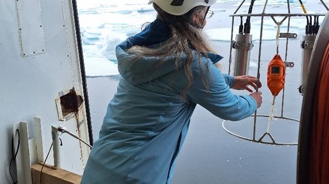 Eva Leu using a Fast Repetition fluorometer to measure in situ profiles of algal physiology by Ronny Johansen.jpg