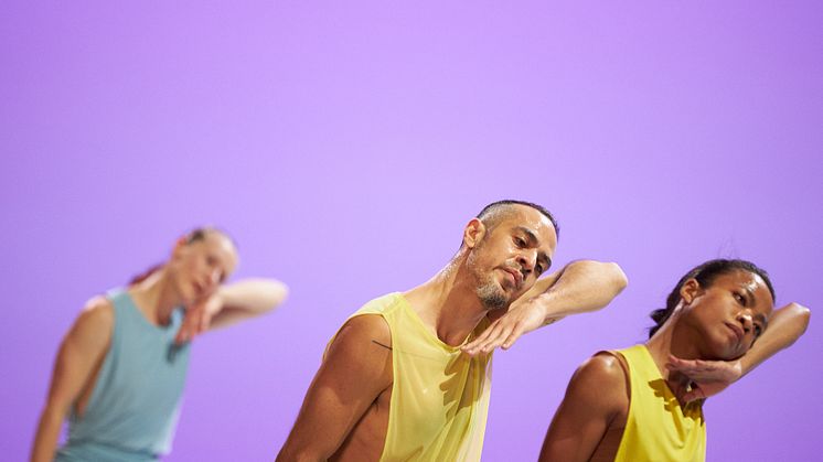 In C_Sasha Waltz & Guests_Terry Riley_Aladino Rivera Blanca_Zaratiana Randrianantenaina_©Jo Glinka 2021