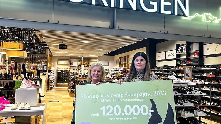 120.000 kr til Børnecancerfonden fra alle Skoringens butikker og kunder