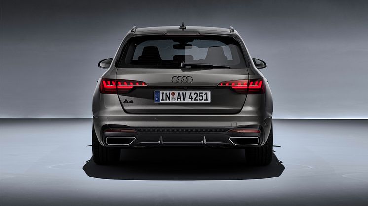 Audi A4 Avant (terragrå)