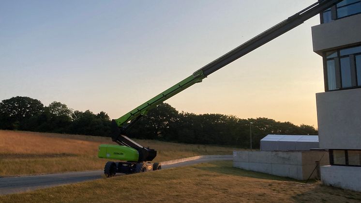 Kineserne har i form af de eldrevne Zoomlionlifte endnu en gang fået plads ved Moesgaard Museum. Foto: PR