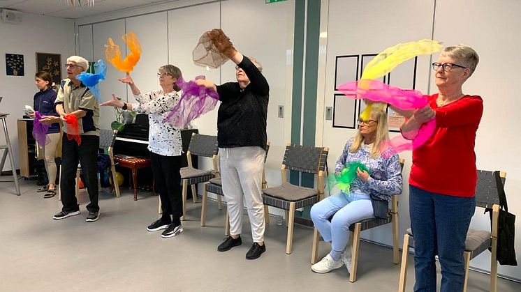 En av många aktiviteter för seniorer är träningsformen Life Kinetik som du kan prova på mötesplatserna i Angered och Kortedala i vår.