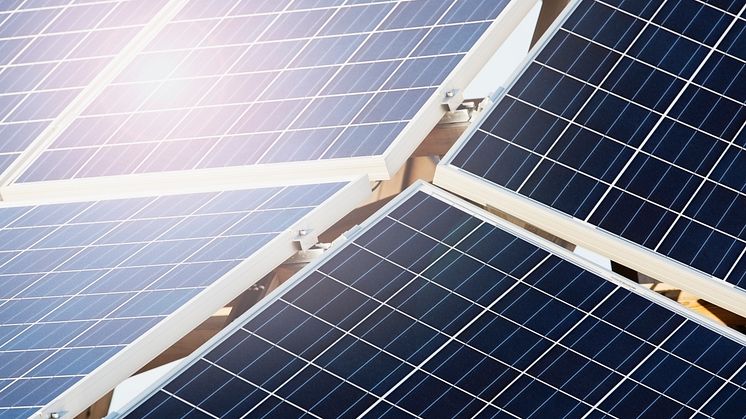Helsingborgshem monterar solceller vid stor takrenovering – tar fortsatta steg mot klimatmål  