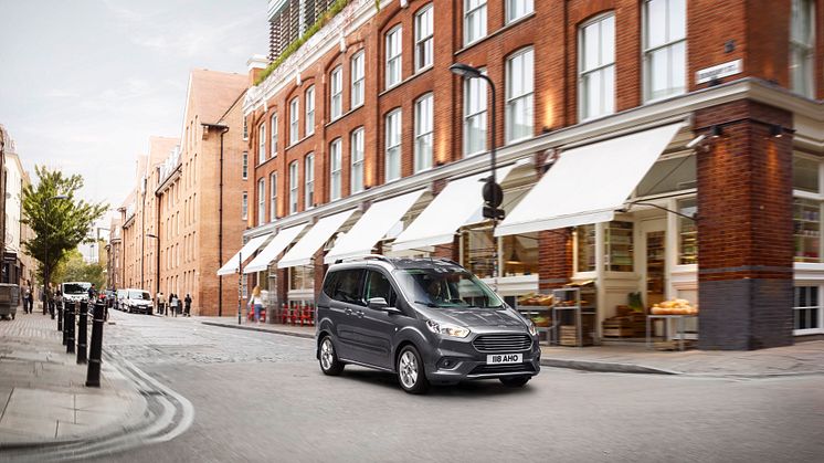2017FordTourneoCourier_03