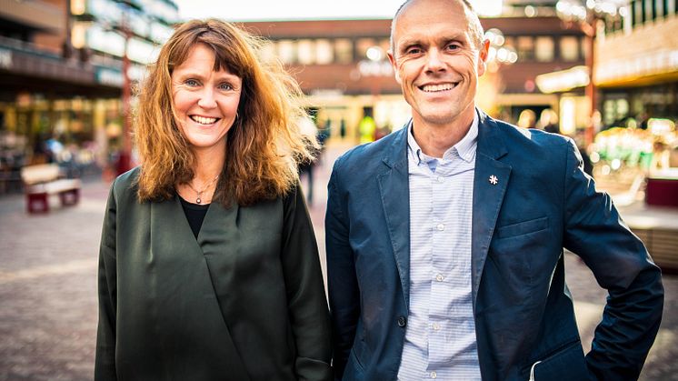 Utbyggingssjef i Sporveien, Hanna Rachel Broch og plandirektør i Ruter, Snorre Lægran. Foto: Sporveien