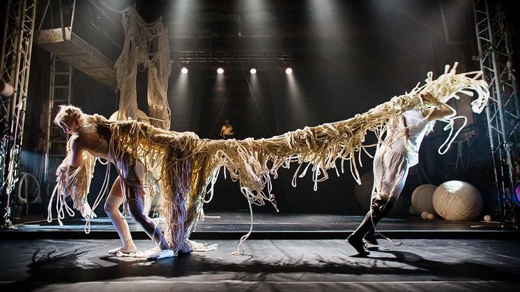 Cirkus Cirkör - Knitted Piece - Aino Ihanainen, Alexander Weibel Weibel
