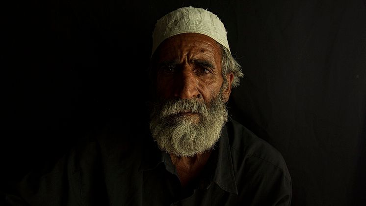 elderly-man-6702843_1280