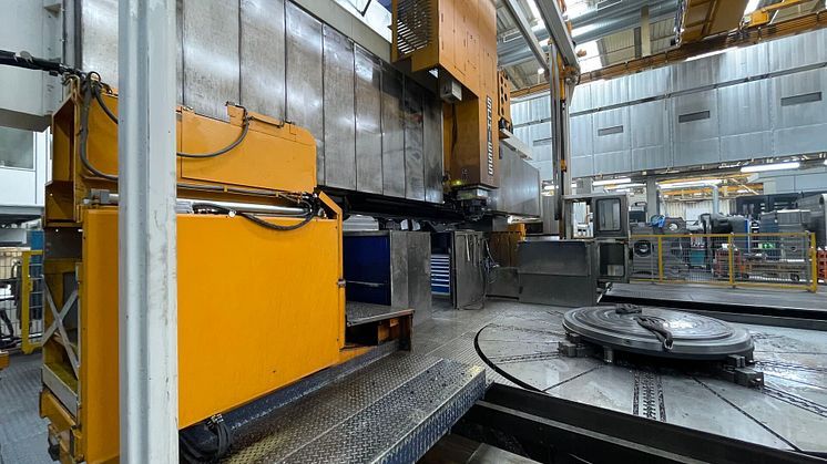2 SCHIESS 18000x4500mm Portal Mill in Gantry design with integrated rotary table
