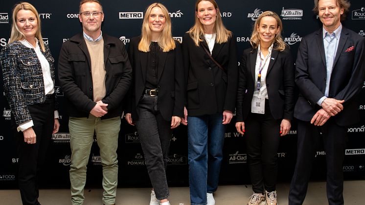 STOLTE: Trine Horne (Sjømatrådet), Helge Myrseth (Seashell), Liv Hansen (Halvors Tradisjonsfisk), Ingrid Hansen (Halvors Tradisjonsfisk), Elin Johnsen (Lerøy Sjømatgruppen) og Trym Eidem Gundersen (Sjømatrådet). Foto: Håvard Egge, Sjømatrådet