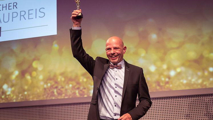 -	Peter Zimmermann (Stillworks Metallgestaltung, Riegel) hat 2019 in der Kategorie Metallgestaltung mit dem Oktroibrunnen in Germersheim gewonnen. 