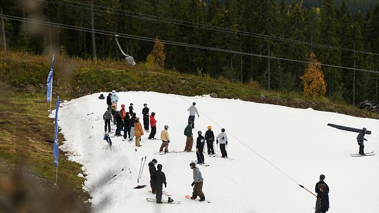 241005-Kläppen-försäsongspark-sparad-snö-foto-Daniel-Bernstål.jpeg