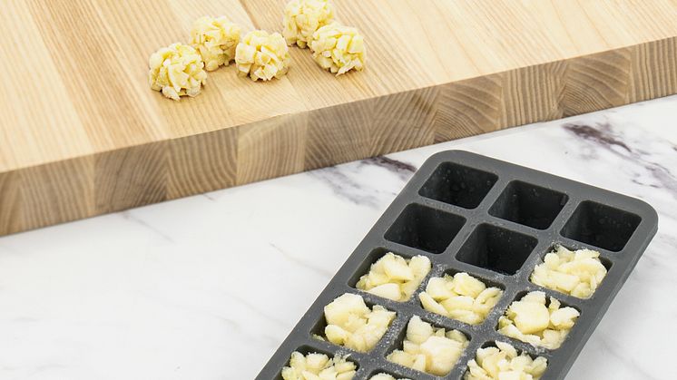 Smart frysform för portionsstora vitlökskuber.