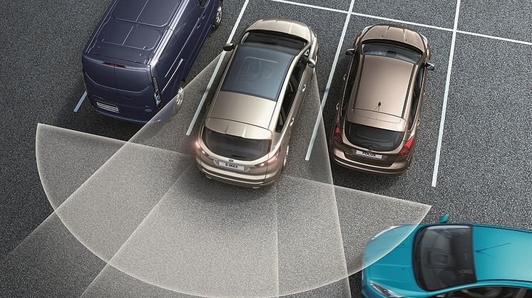 Nye Ford S-MAX med utkjøringsassistent som hjelper sjåføren til trygt å forlate en lukeparkering 