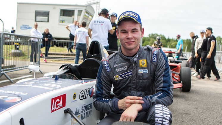 Svensson, Puhakka och Korpivaara dominerade i Formel Renualt i Falkenberg