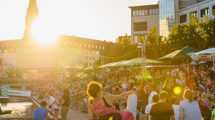 Kiel ist zu jeder Jahreszeit beliebt. Die Kombination aus Stadt - Strand - Meer, Veranstaltungen und Shoppen passt!