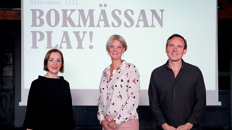 Från vänster: Annica Andersson, redaktör skola och bibliotek, Frida Edman, mässansvarig och Oskar Ekström, programchef, Bokmässan. / Foto: Karina Ljungdahl