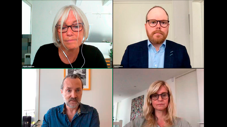 Vigdis Holmaas (øverst t.v.) har skrevet boken Konstruktiv journalistikk. 8. juni møtte hun Gard Steiro (VG) og Karianne Solbrække (TV2) til en samtale om konstruktiv journalistikk i koronakrisens tid. Samtaleleder Mikal Olsen Lærøen.